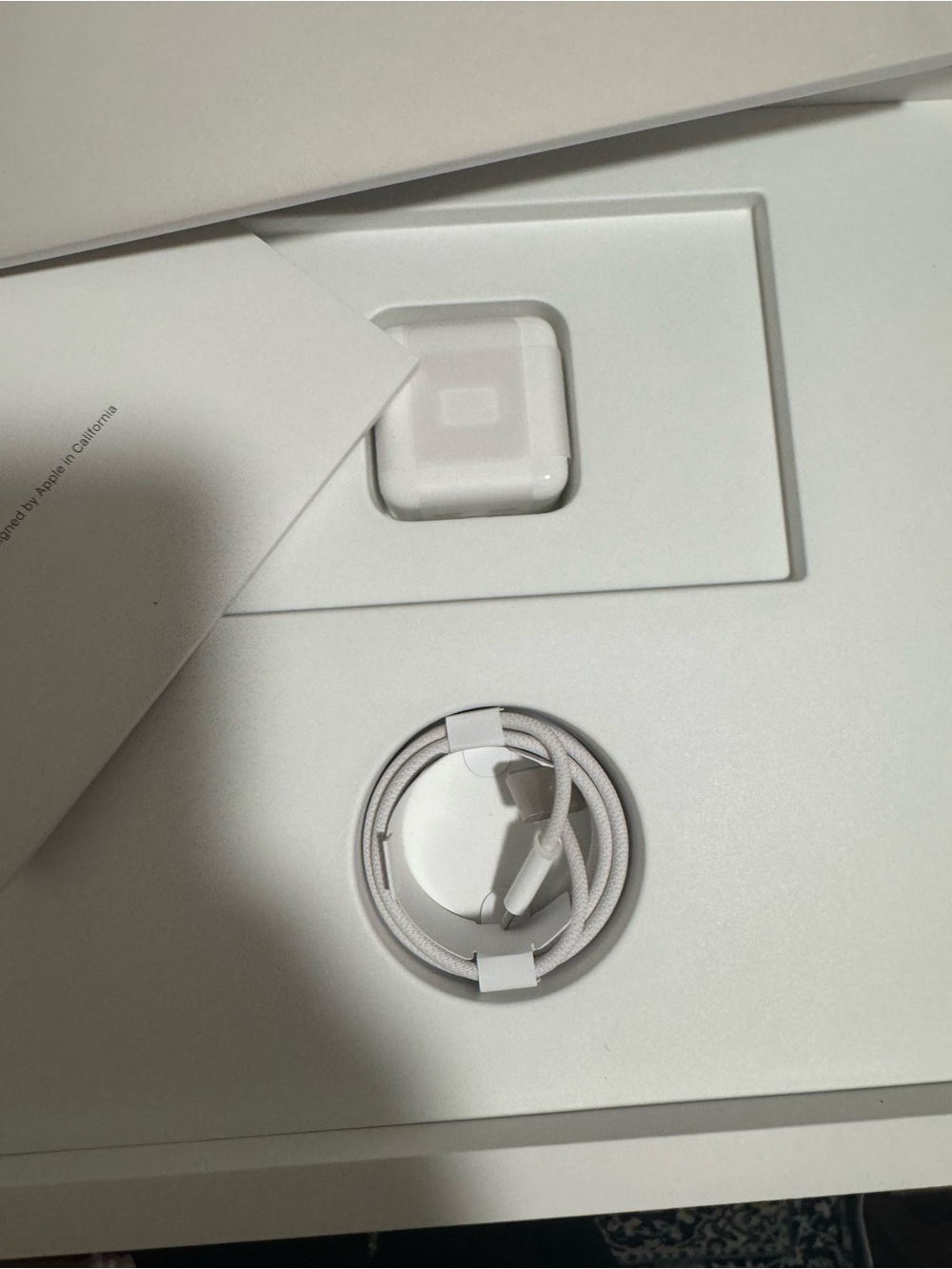NIB Apple Macbook Air in Starlight - Picture 7 of 7